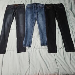 Bundle Of 3 Jeans (2) Celebrity Pink (1) Olivia Women's 5‎ Good PreOwned